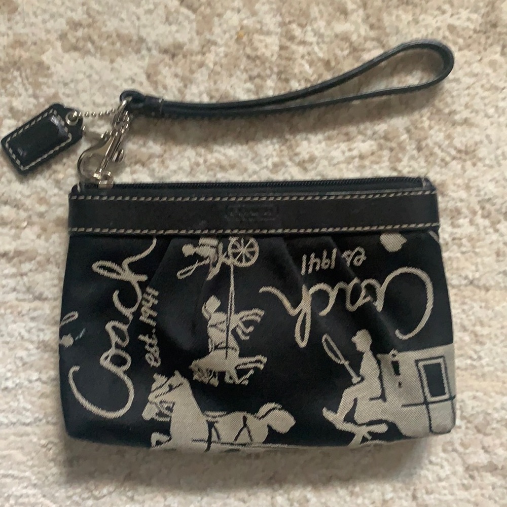 COPY - Coach wristlet / clutch